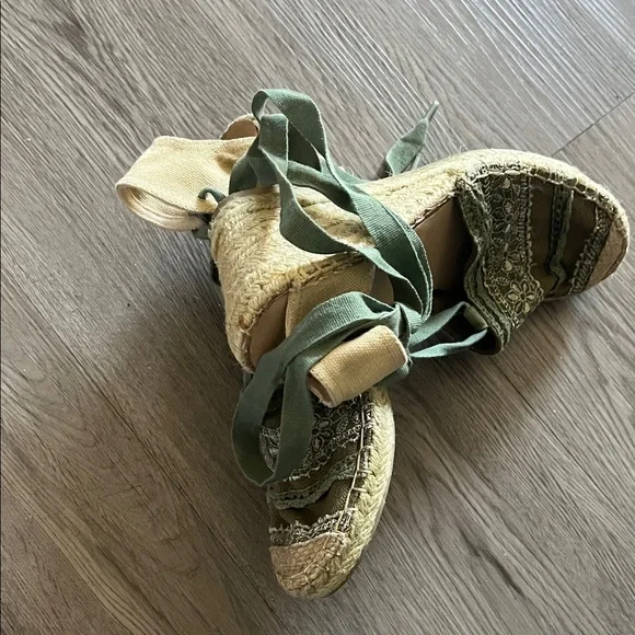 Green Lace-Up Espadrille Sandals - Picture 4 of 6